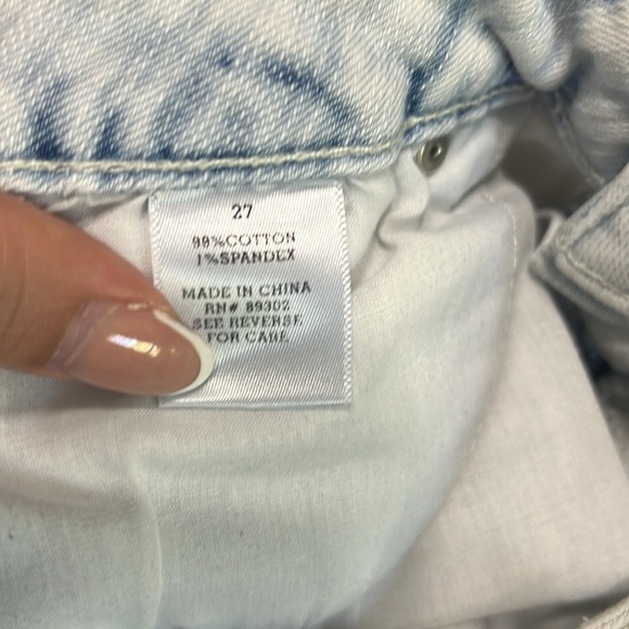 Altar’d State White Distressed Destroyed Denim Cutoff Shorts Size 27 - Picture 7 of 7